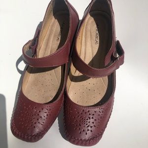 Andrea 1.75" Burgundy Heel Shoes